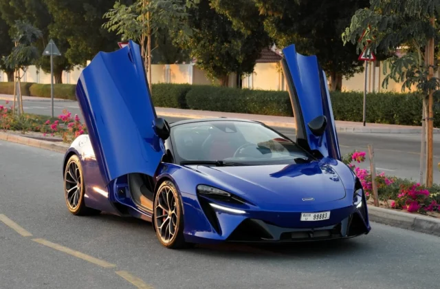 McLaren Artura Spider