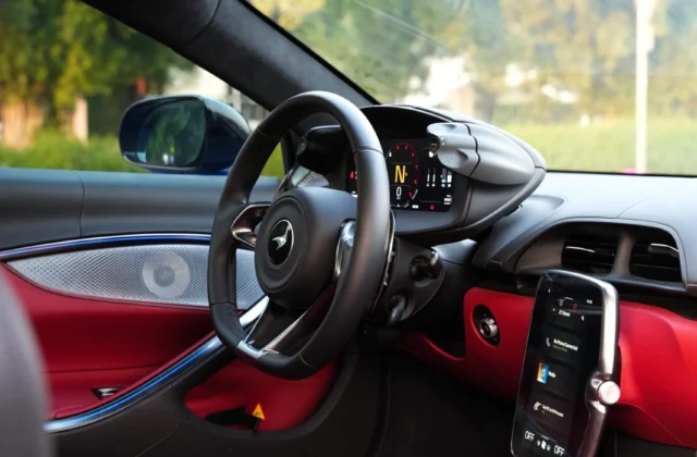 McLaren Artura Spider