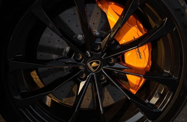 Lamborghini Urus Orange
