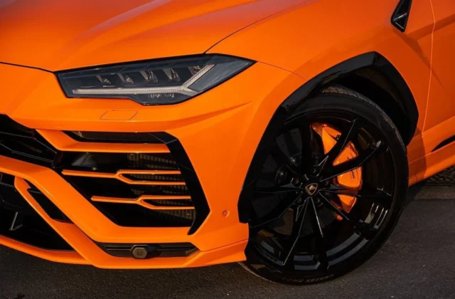 Lamborghini Urus Orange